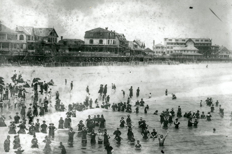 black and white photo, group of people and the beach.